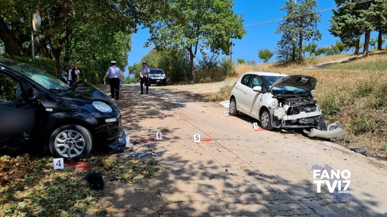 Tragico frontale a Caminate di Fano: perde la vita un 49enne del posto – FOTO