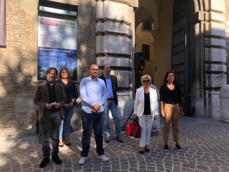 Pesaro, inaugurato l’Orologio Climatico, Vimini e Morotti: “Buone pratiche e consapevolezza, strumenti per vincere la sfida del cambiamento climatico” Pesaro, inaugurato l’Orologio Climatico, Vimini e Morotti: “Buone pratiche e consapevolezza, strumenti per vincere la sfida del cambiamento climatico”