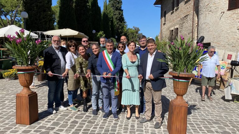 Inaugurata “Fano Fiorisce”, la mostra mercato dedicata ai fiori e ai colori Inaugurata “Fano Fiorisce”, la mostra mercato dedicata ai fiori e ai colori