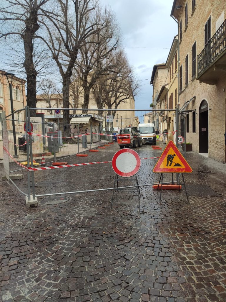 Bonifica della condotta idrica: lavori in corso in alcune vie del centro storico di Fano Bonifica della condotta idrica: lavori in corso in alcune vie del centro storico di Fano