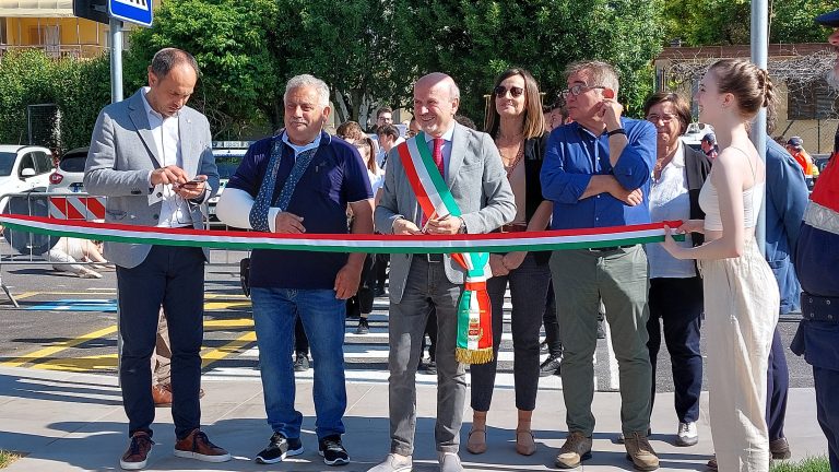 Vallefoglia: inaugurata la “Piazza del Municipio” Vallefoglia: inaugurata la “Piazza del Municipio”