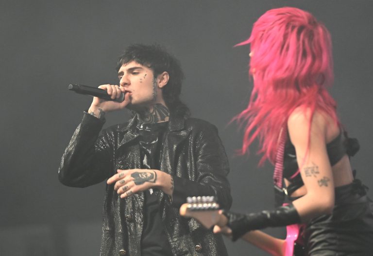 Pesaro Capitale della Cultura 2024, grande festa alla ‘Vitrifrigo Arena’ con Max Gazzè, l’Orchestra Casadei e Rosa Chemical (FOTO)