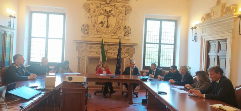 Truffe agli anziani, incontro in Prefettura: azioni di sensibilizzazione con ABI e Poste Truffe agli anziani, incontro in Prefettura: azioni di sensibilizzazione con ABI e Poste