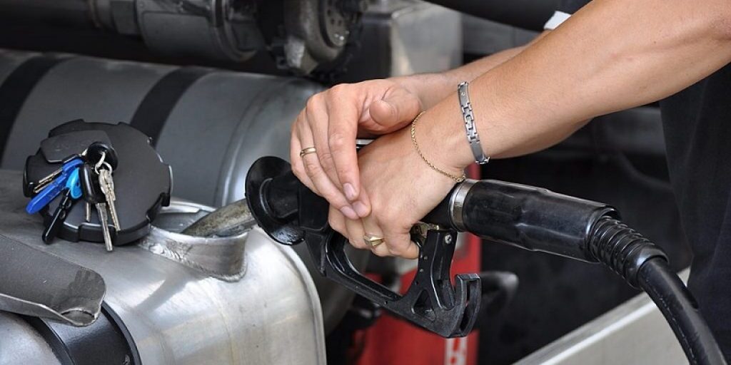 rifornimento-carburanti-camion