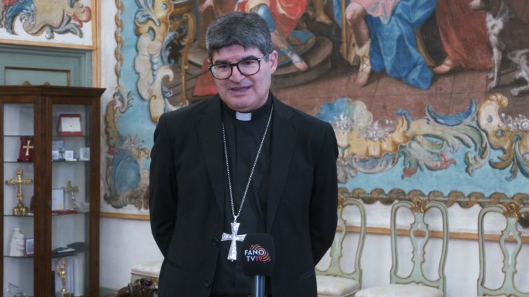 Vescovo Andreozzi: “Nutro gratitudine per il Santo Padre. Giovedì Santa Messa in Cattedrale” Vescovo Andreozzi: “Nutro gratitudine per il Santo Padre. Giovedì Santa Messa in Cattedrale”