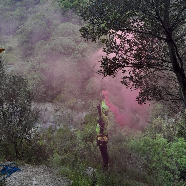 Furlo, escursionista precipita lungo il sentiero: salvato dal Soccorso Alpino e Speleologico