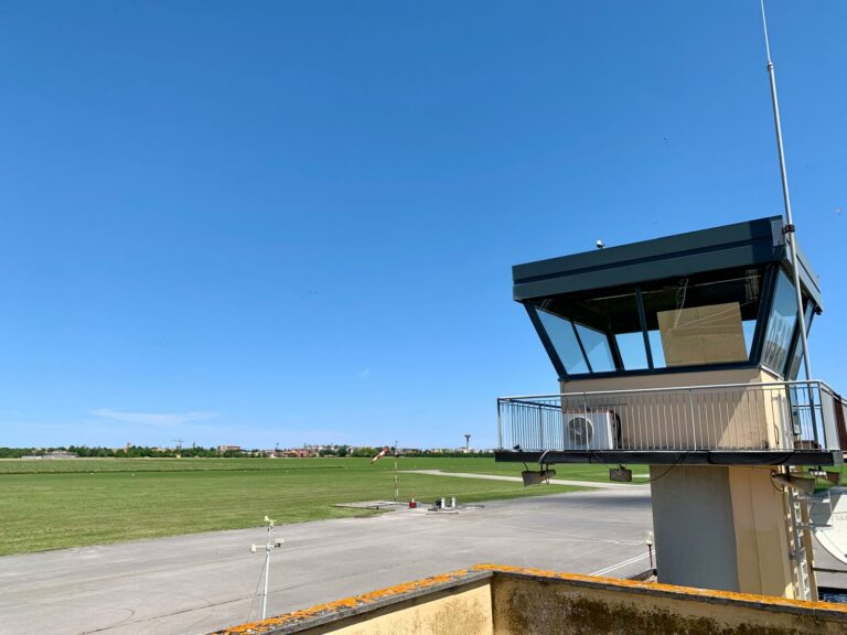 Fano Cresce: “Serve trasparenza su pista in cemento e cessione dei terreni dell’aeroporto a ENAC”