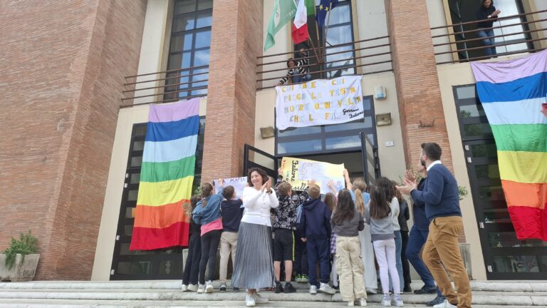 Giornata della legalità, gli studenti in coro: “Falcone vero eroe, uniti possiamo vincere le mafie”