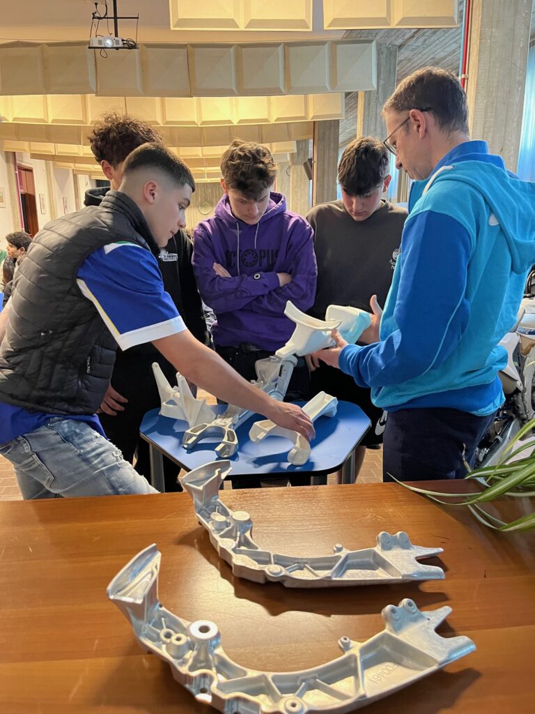 Tecnica, talento e innovazione: rombano i motori della TM MOTO tra gli studenti dell’ITIS “E. Mattei”