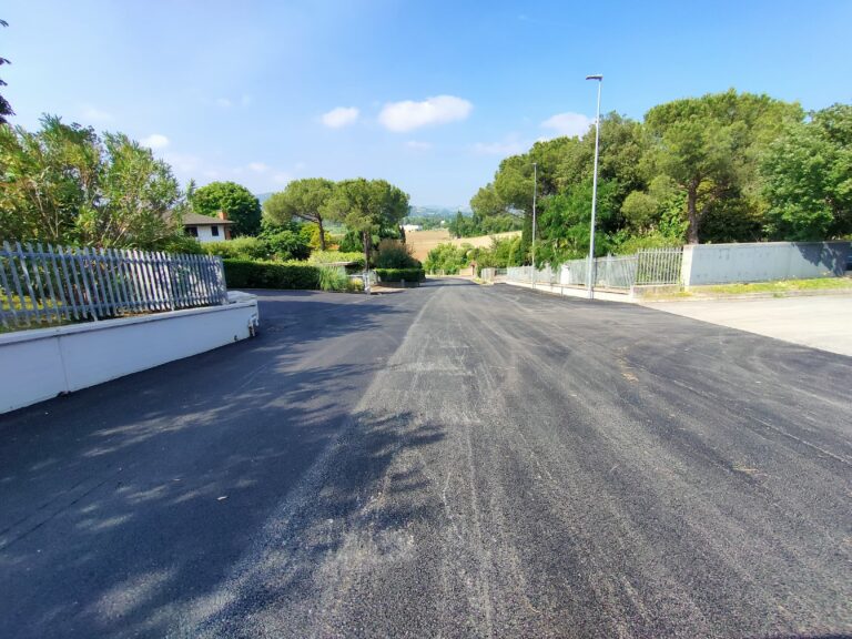 Vallefoglia, quasi completata l’asfaltatura in via Re dei Gatti, avanti con gli interventi sulle strade comunali