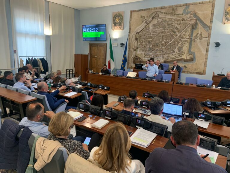 Pesaro, sì dal Consiglio comunale all’intitolazione del nuovo ponte ciclopedonale a Papa Francesco