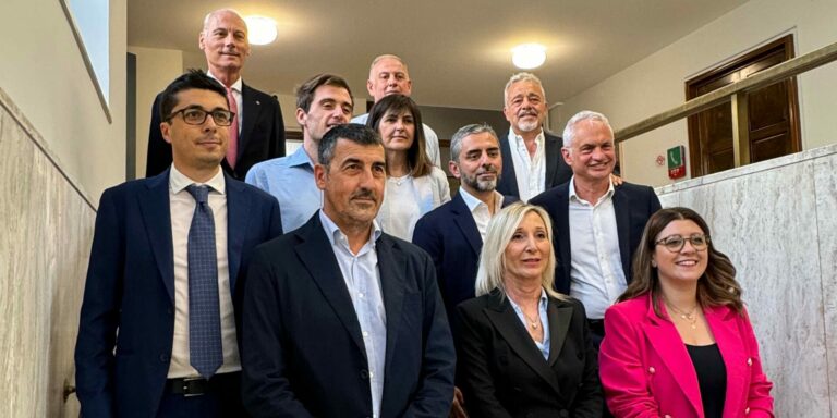 Pesaro – Centrodestra: “Biancani cerca sponsor per gli eventi? Cominci a rinunciare agli sponsor delle partecipate utilizzati per il suo giornalino personale”