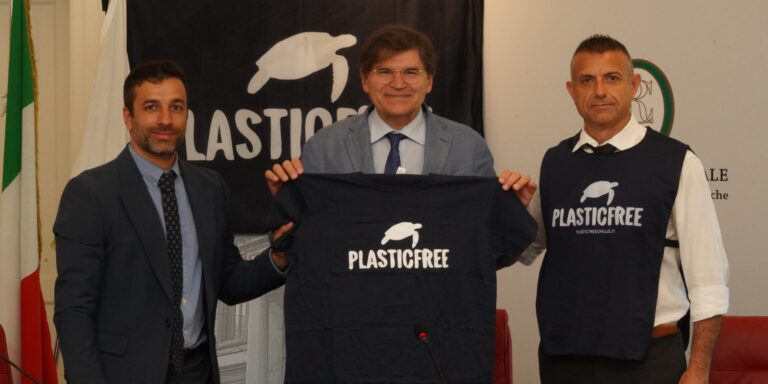 Nasce “Marche Plastic Free”: alleanza tra Regione e volontari contro l’inquinamento da plastica