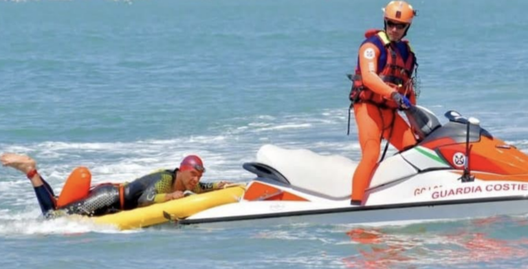 Sirolo, 22enne colta da crisi epilettica salvata via mare. In azione Guardia Costiera e Croce Rossa