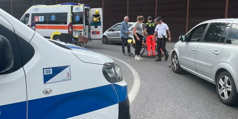 Fano, incidente in rotatoria Aldo Moro: ciclista in ospedale