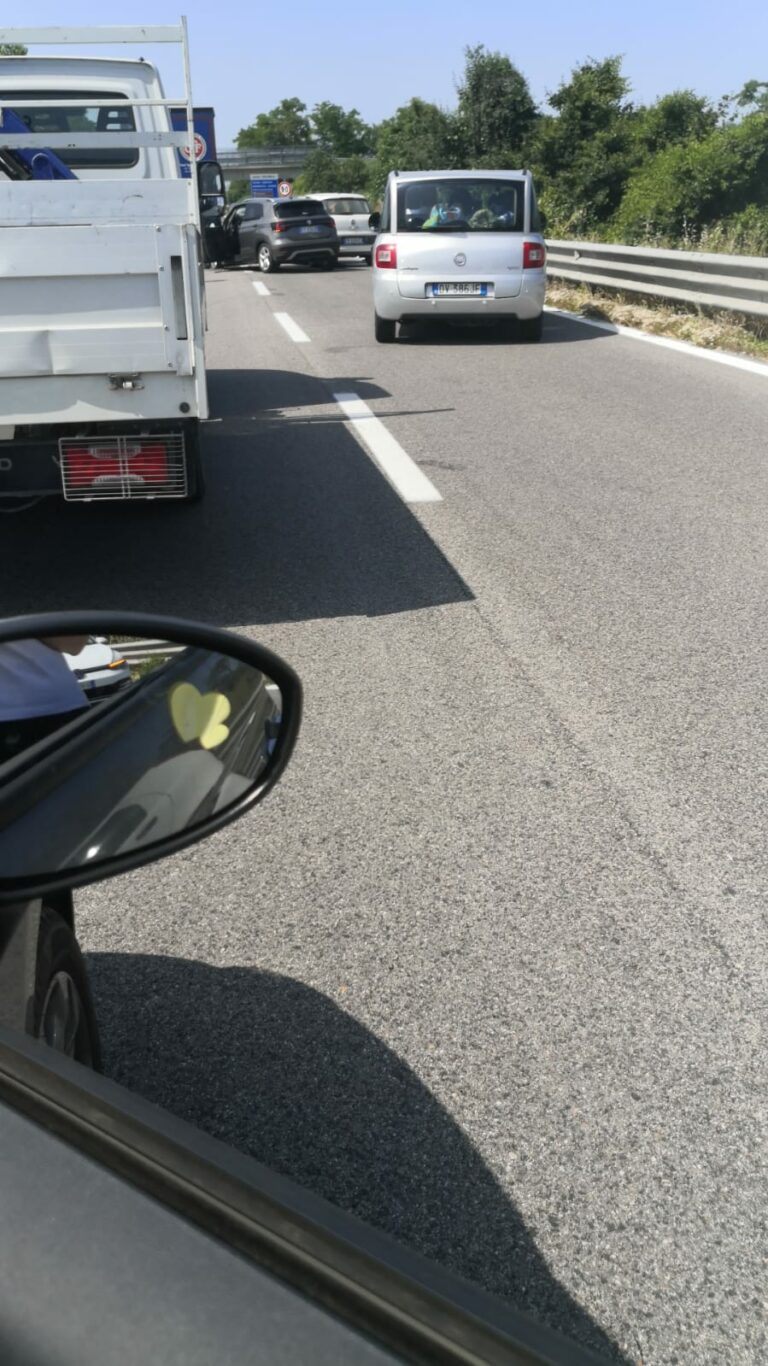Schianto in superstrada a Fano: 19enne trasportato al ‘Torrette’