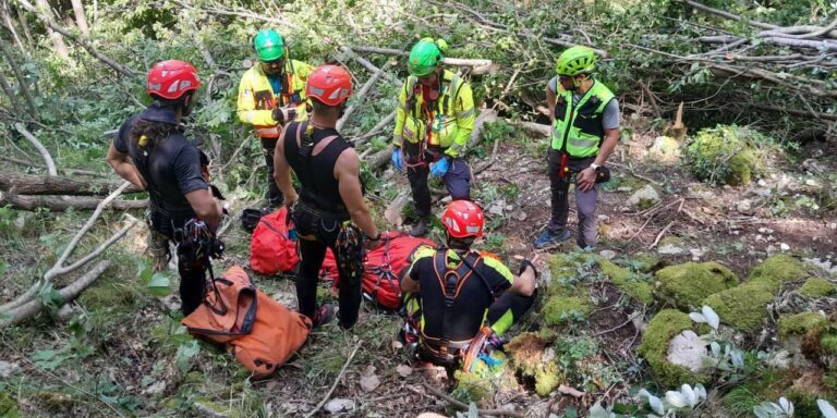 Monte Nerone, ritrovato vivo l’escursionista disperso da domenica: era nella Forra dell’Infernaccio (FOTO E VIDEO)