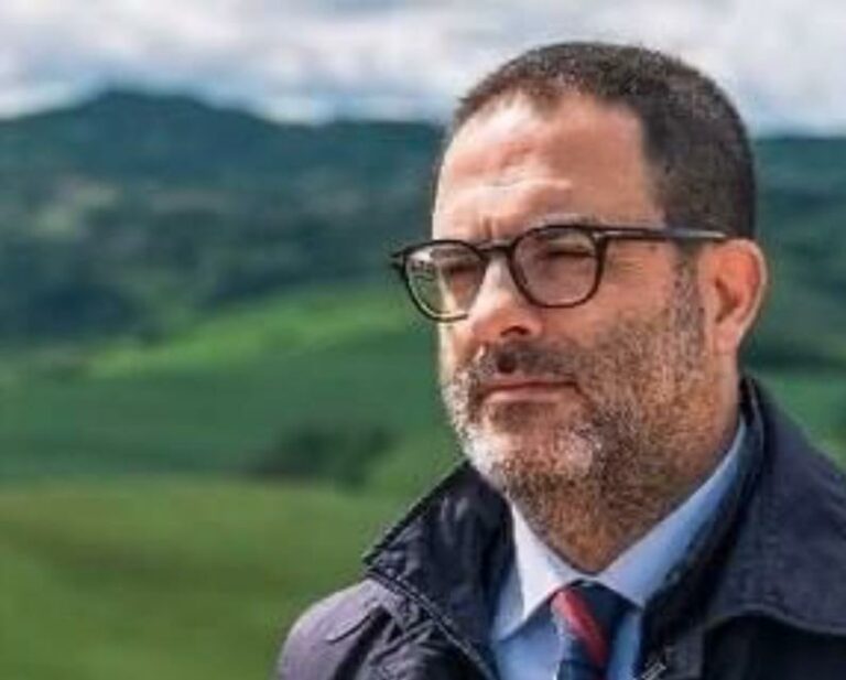 Gianluca Carrabs (AVS): “La nube su Fano è un avvertimento che la destra ignora. Chiaruccia potrebbe essere il prossimo disastro”