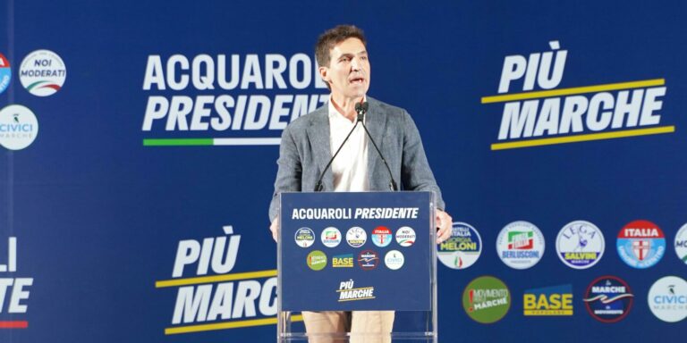 Inizia la campagna elettorale di Acquaroli: in 5mila all’Eurosuole Forum di Civitanova Marche. «Abbiamo rimesso in moto una regione che era ferma»