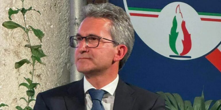 Baldelli: “Ricci? Una parodia di ‘Cetto La Qualunque 2.0’. Promesse vuote e conti che non tornano”