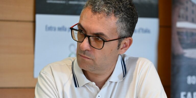 Estate 2025, inizio in salita per la provincia di Pesaro-Urbino. «Svanito l’effetto della Capitale Italiana della Cultura»