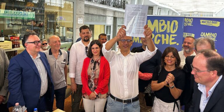Elezioni regionali, la ‘firma’ per l’Alleanza del Cambiamento. Ricci: «Vogliamo una regione forte» (VIDEO)