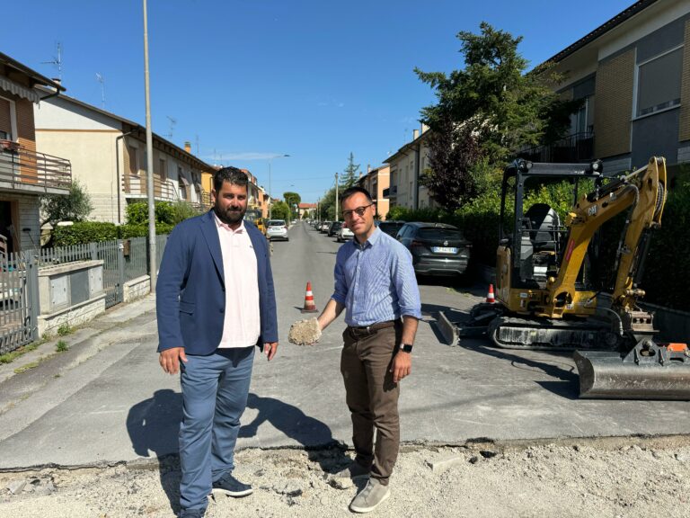 Sant’Orso, via ai lavori di rimozione dei dossi in sampietrini: il quartiere diventa più sicuro