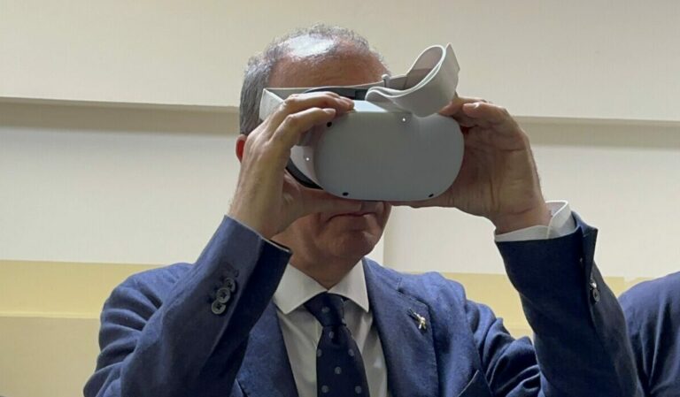 Il Ministro Valditara in visita nelle scuole di Pesaro. Osservati laboratori e progetti innovativi (FOTO)