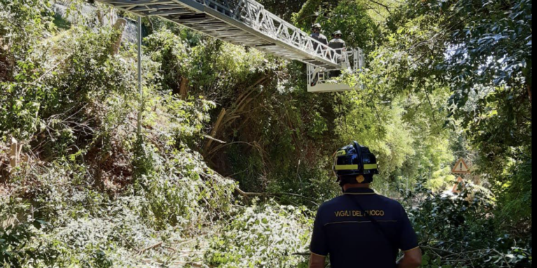 Frana causata da una perdita d’acqua: chiusa temporaneamente Strada San Bartolo (FOTO)
