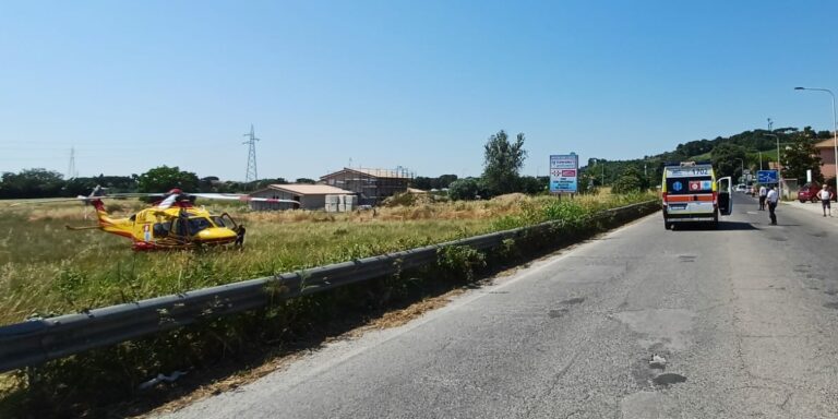 Fano – Incidente in bicicletta sulla Flaminia: 83enne trasportato in codice rosso ad Ancona