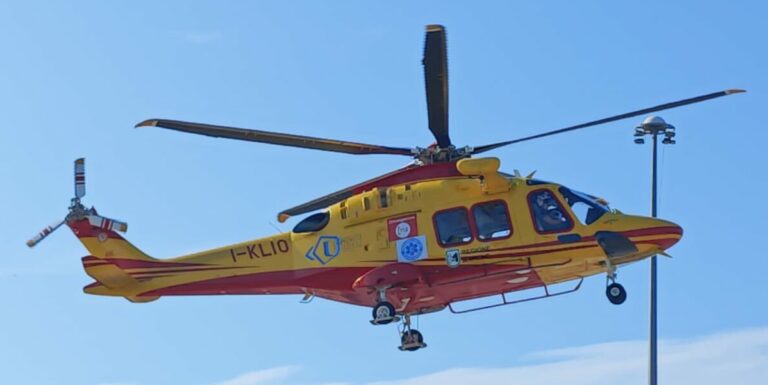 Vallefoglia, grave infortunio in un’azienda del vetro: operaia trasportata a Torrette