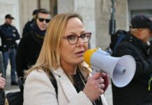 Perricci (Evolviamo Pesaro): «Pavarotti ingabbiato senza autorizzazione»