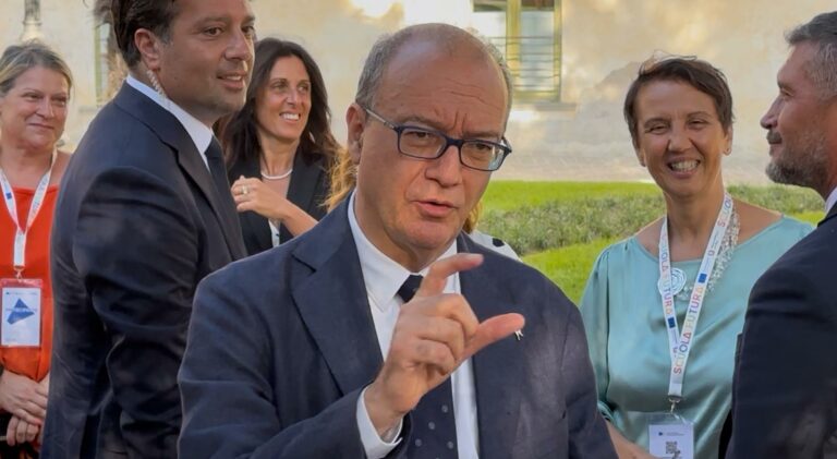 Il Ministro Valditara a Pesaro: «Abbiamo fatto tanto nelle Marche». Domani il tour in alcune scuole
