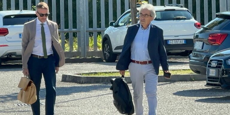 Affidopoli, Arceci prima dell’interrogatorio: «Entro molto sereno, sono qui per collaborare con la magistratura» (VIDEO)