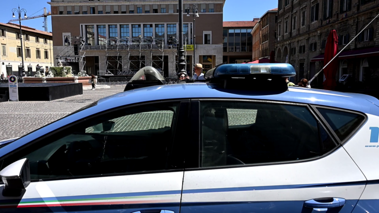 Pesaro, petardi al campus: identificati minori già colpiti da Daspo urbano