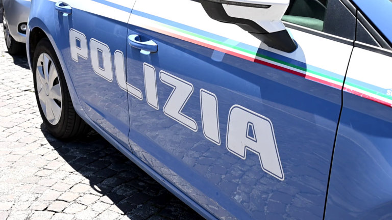 Dormono, mangiano e spariscono senza pagare: cinque denunciati a Senigallia
