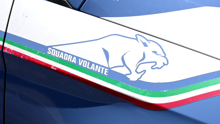 Ancona, ragazzo ferito con una lama in Piazza Roma: Polizia blocca tre giovani in fuga