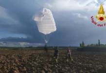 Paura a Fano: paracadutista rimane impigliato nei cavi dell’alta tensione