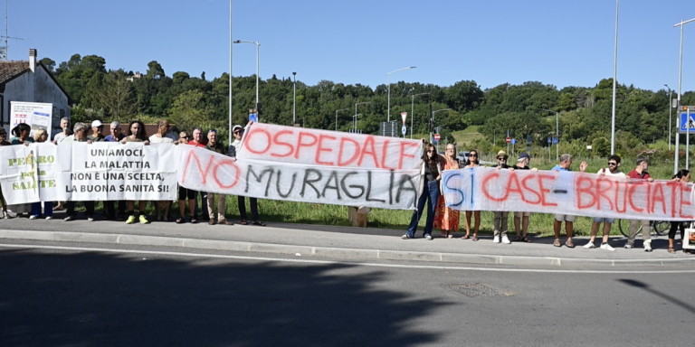 Pesaro, nuovo ospedale a Muraglia. Oggi il sit-in di protesta: «Struttura in zona pericolosa, la politica ci ascolti ora» (FOTO E VIDEO)