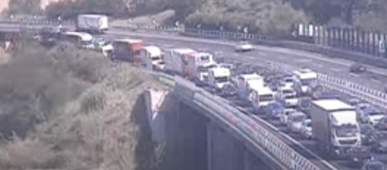 Incidente mortale in A14: 4 km di coda tra Pesaro e Fano, vittima un motociclista