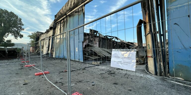 Incendio alla ‘Carbon Line’ a Fano, area sotto sequestro (FOTO E VIDEO)