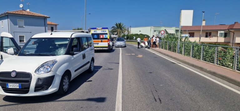 Tamponamento in viale Romagna a Fano: ferito un 21enne in motorino