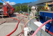 Incendio a pannelli fotovoltaici ad Acqualagna: intervento ancora in corso