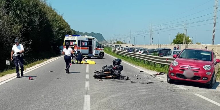 Tragico scontro tra moto e auto a Fosso Sejore: muore centauro 39enne (FOTO)