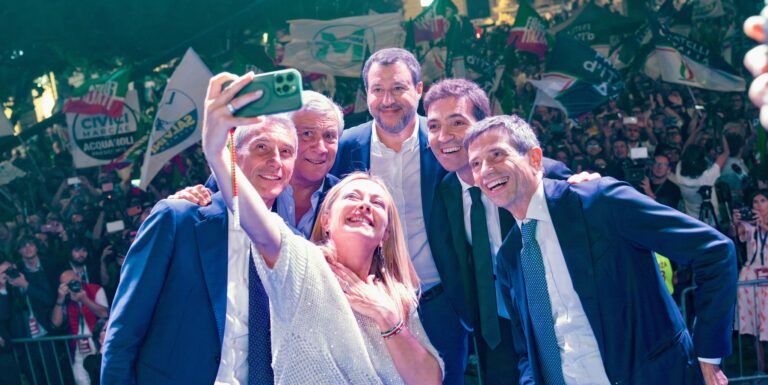 Meloni ad Ancona: «Con Acquaroli le Marche tornate a crescere. Fidatevi di chi fa più di quanto parla». Presenti oltre 8mila persone