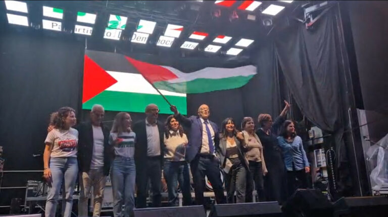 In migliaia ad Ancona per Ricci: «Sarò il presidente di tutti»