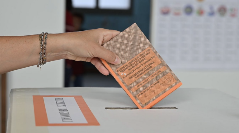 Regionali Marche, primo giorno di voto: alle 23 affluenza al 37,71%