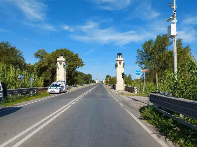 Fano – Scontro tra camper e moto sul Ponte Metauro: un ferito