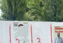 Manifesti strappati in via Canale Albani, la denuncia del M5S