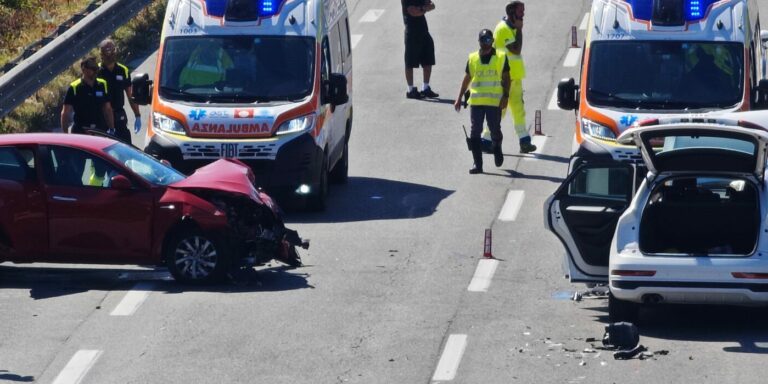 Paura in superstrada: scontro frontale tra auto a Fano Sud